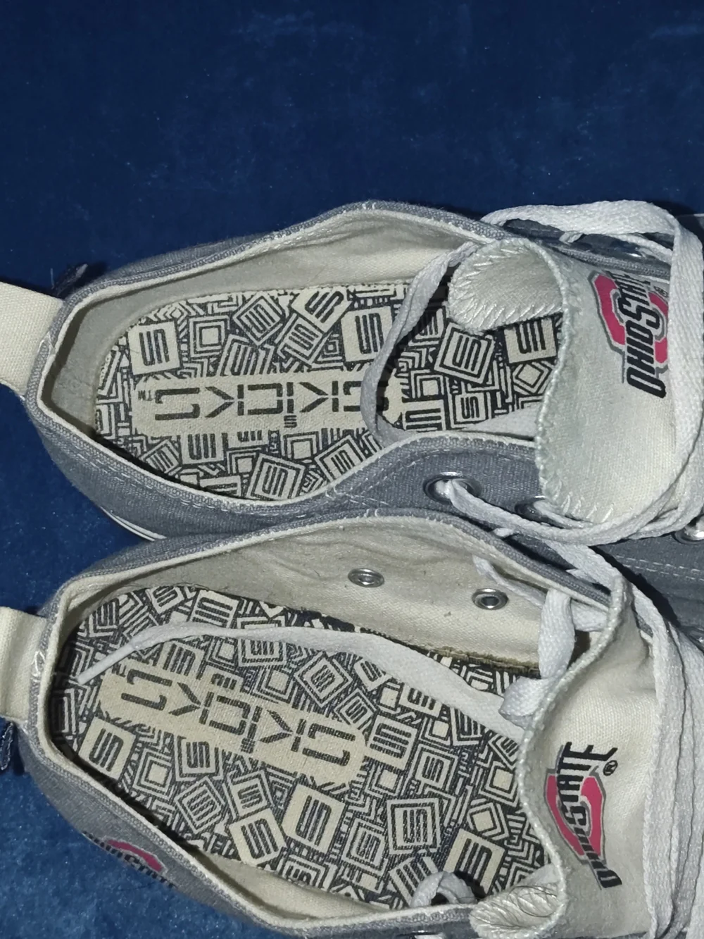 Skicks Unisex Ohio State Women's 10 Men's 8 Low Top Canvas Sneakers Gray & White